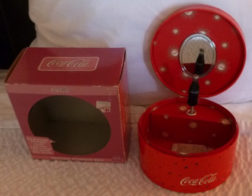 3008-1 € 30,00 coca cola sieradendoosje maakt muziek bij het openen